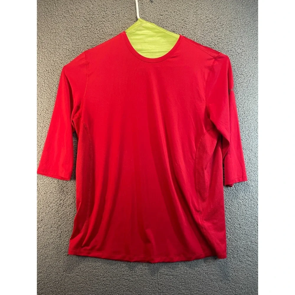 Under Armour  Shirt Mens XL Red   Loose  Athletic Training